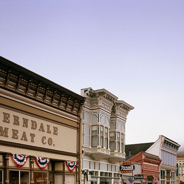 40 of the Quirkiest Small Towns In America - Small American Town