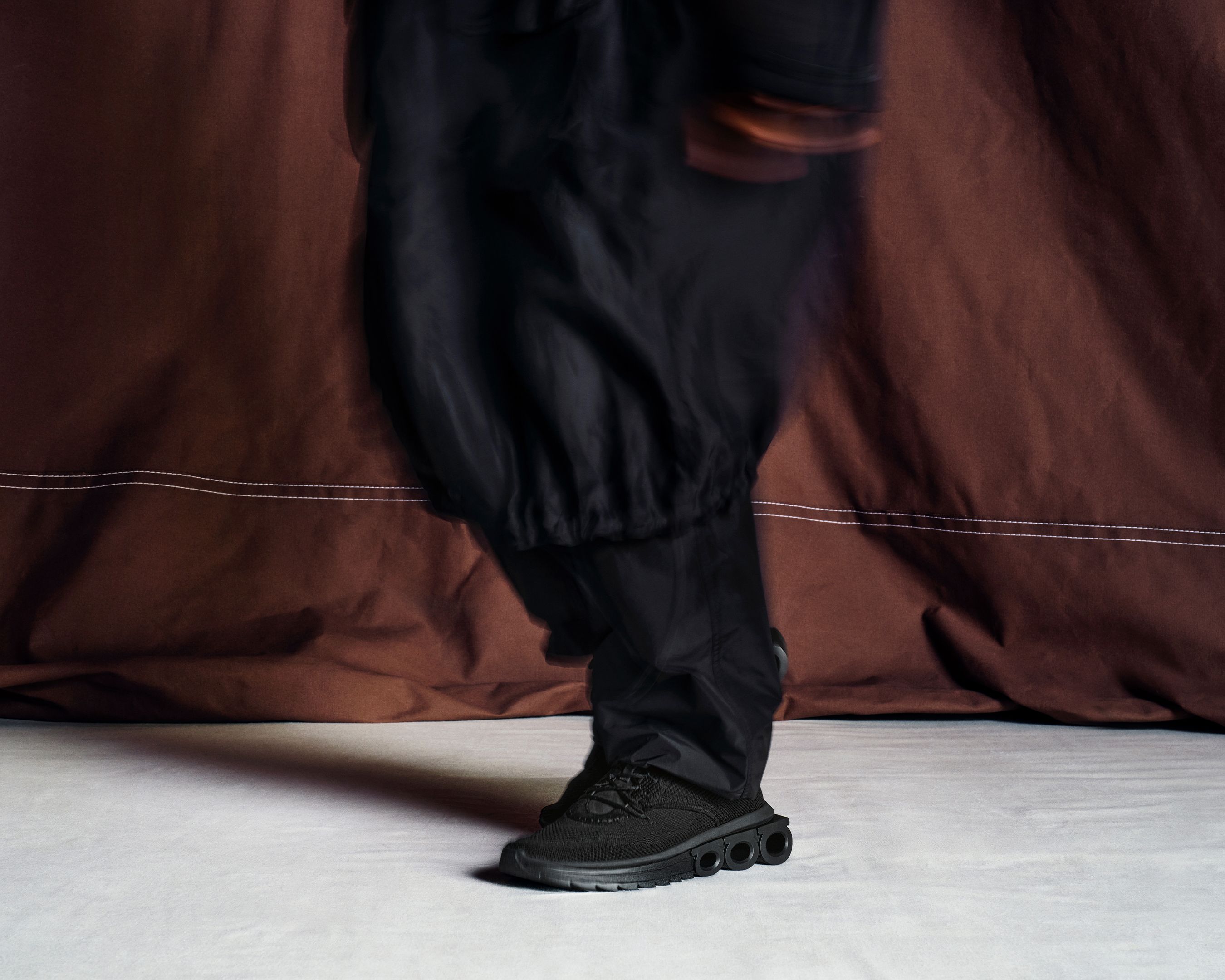 Salvatore Ferragamo 黒 スニーカー　ユニセックス フェラガモ（FERRAGAMO）」ユニセックスの新スニーカー登場