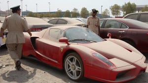 Ferrari Enzo abandonado en Dubai