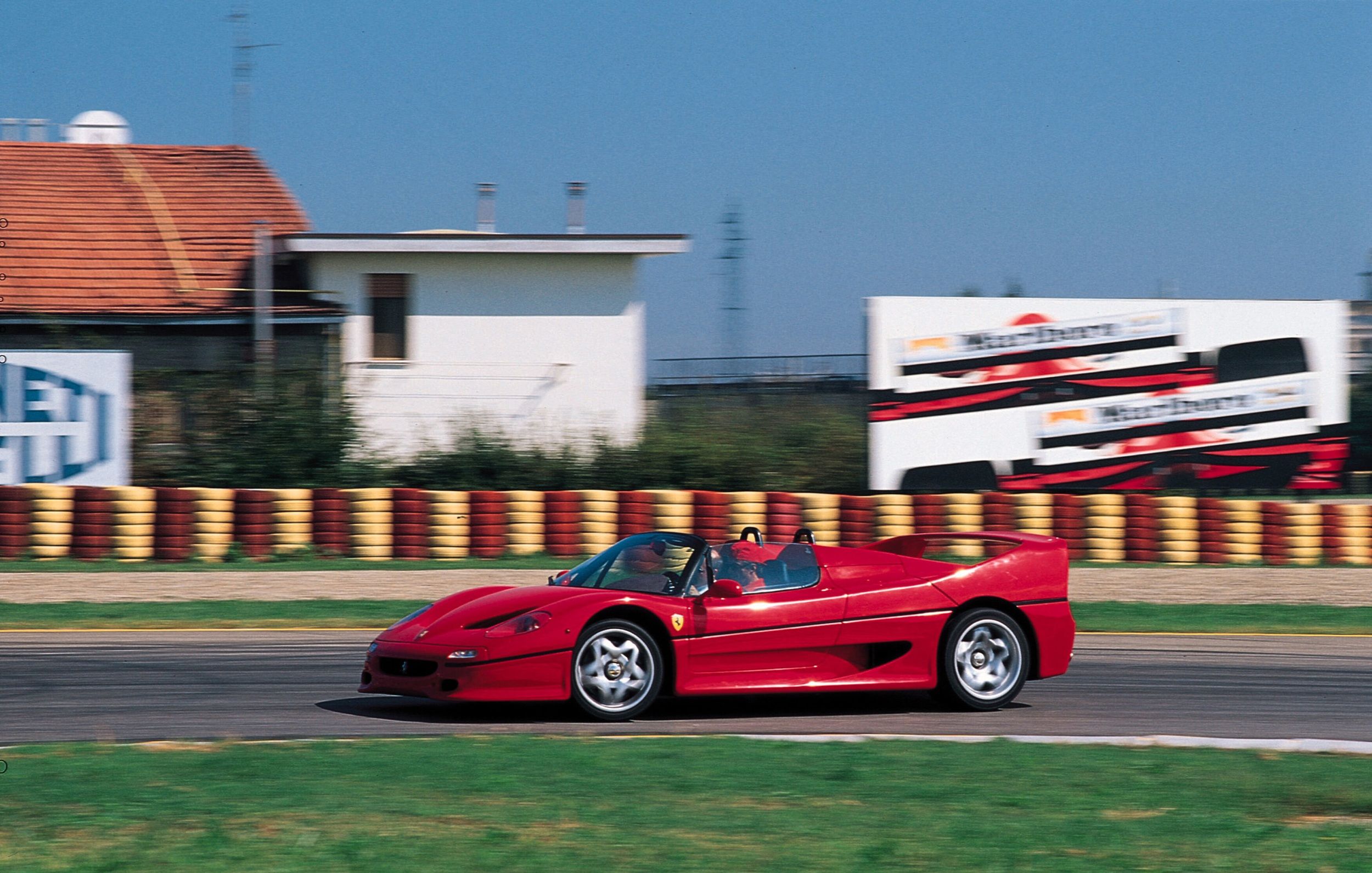 ferrari-f50-30-aniversario-5-6818e1de97430.jpg