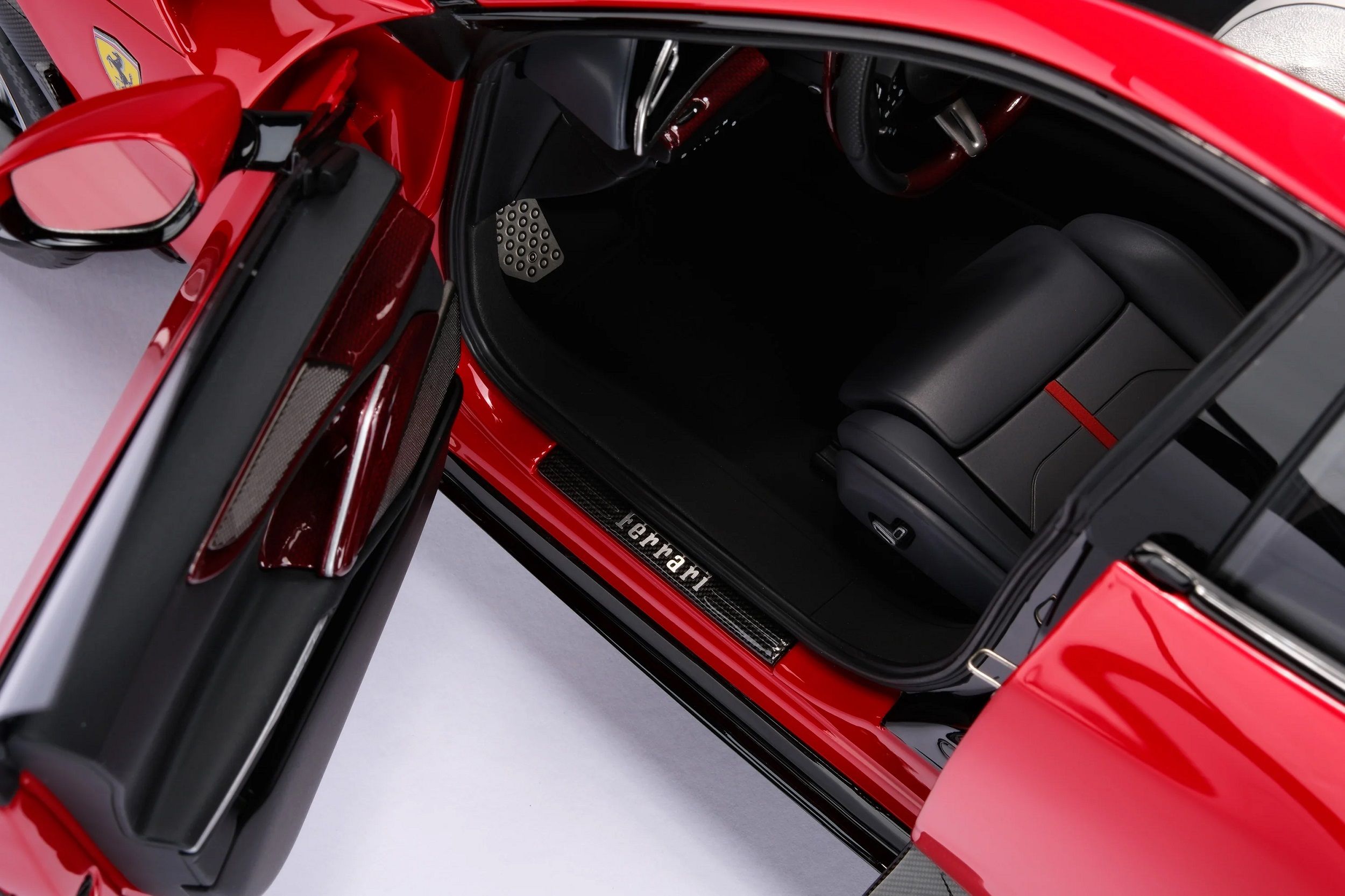 Cuando las maquetas de coches están a otro nivel: este Ferrari Purosangue a  escala cuesta lo mismo que un Dacia Sandero