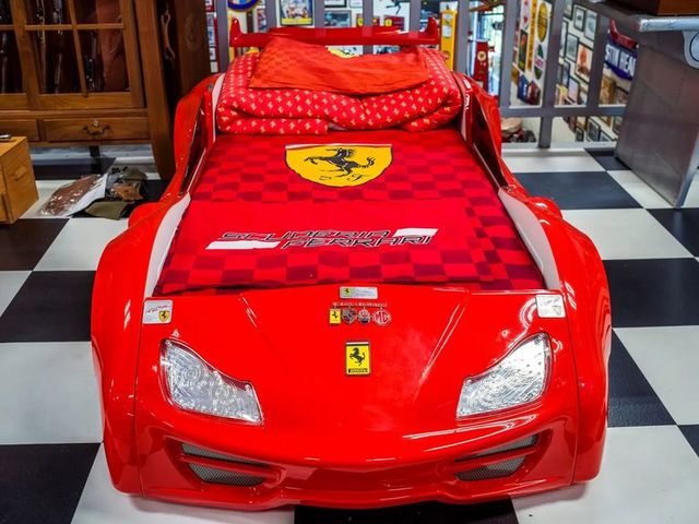 Pagarías 5.000 euros por esta cama con forma de Ferrari?