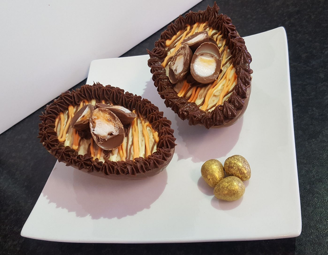 Food, Ingredient, Baked goods, Dessert, Serveware, Sweetness, Snack, Baking cup, Still life photography, Produce, 