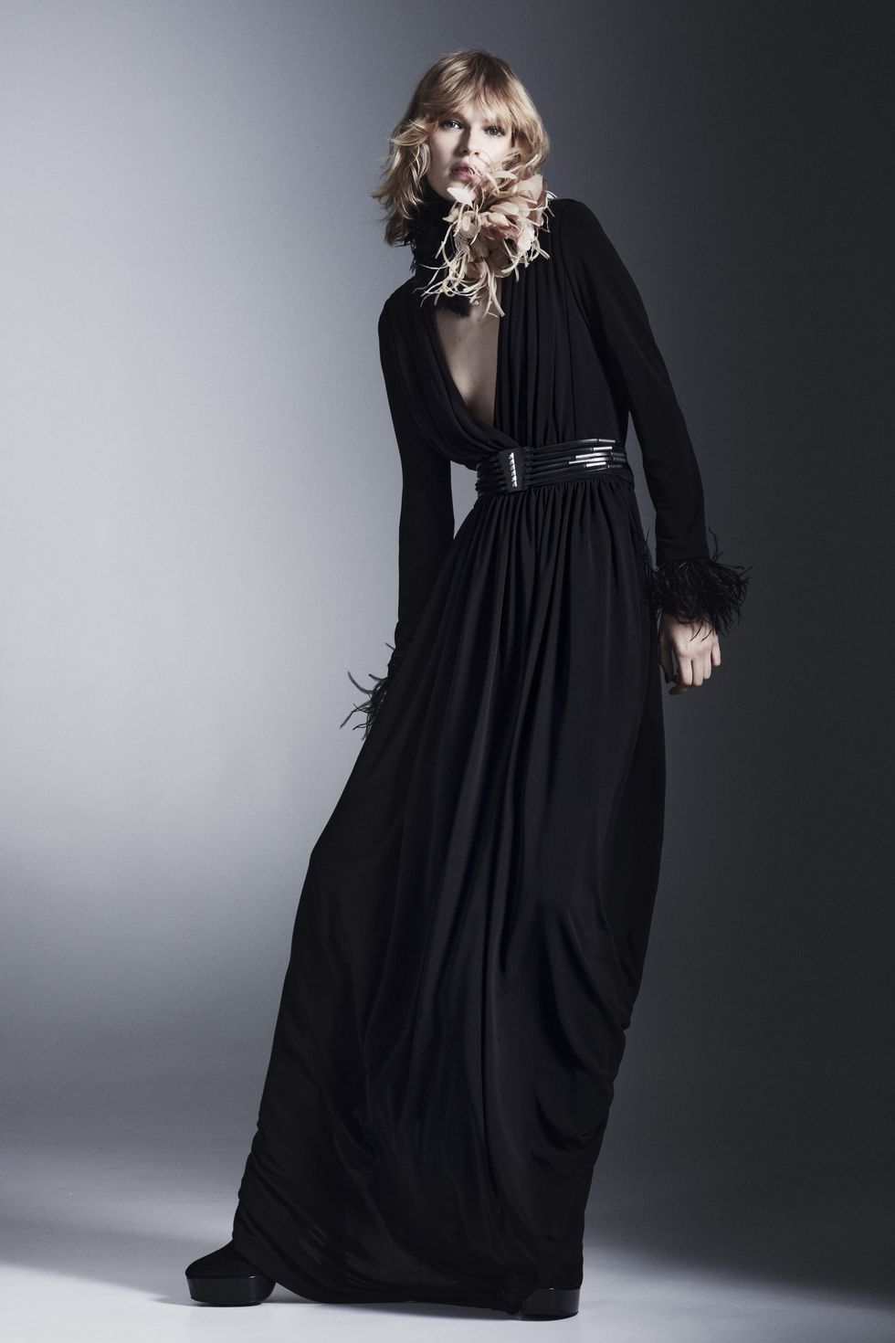 Hemos encontrado los vestidos de fiesta de Zara perfectos para las que  huyen del color negro (y siguen a la venta, aunque por poco tiempo)