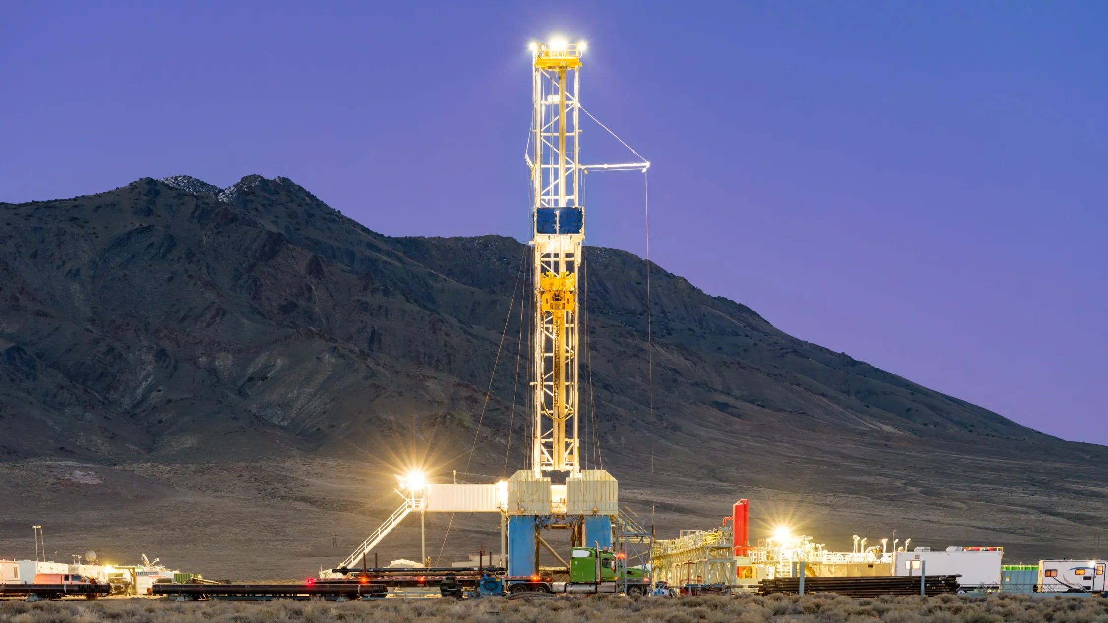 fervo-night-drilling-rig-view-crop-68373bd31eb54.jpeg