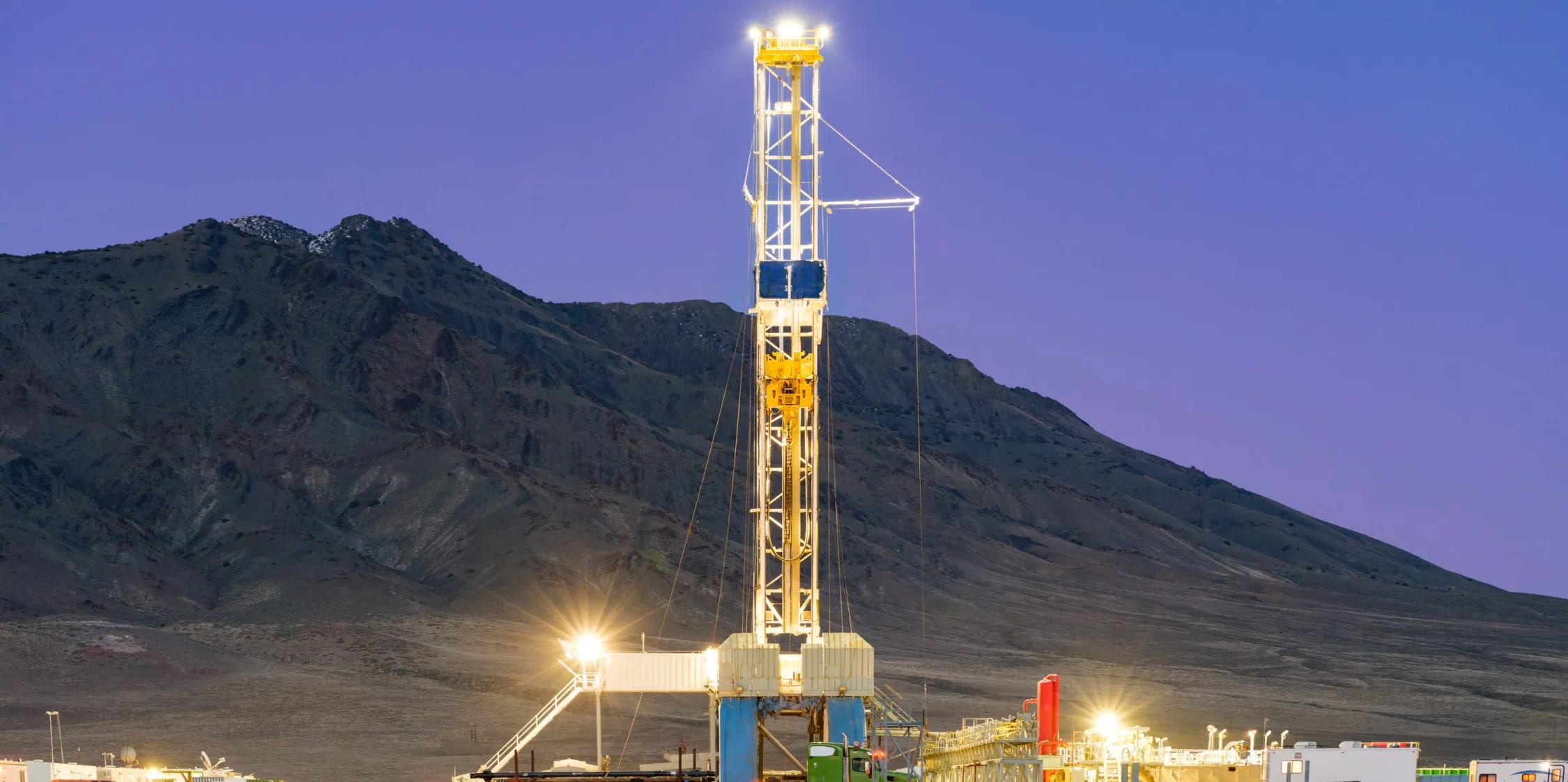 fervo-night-drilling-rig-view-crop-68373bd31eb54.jpeg