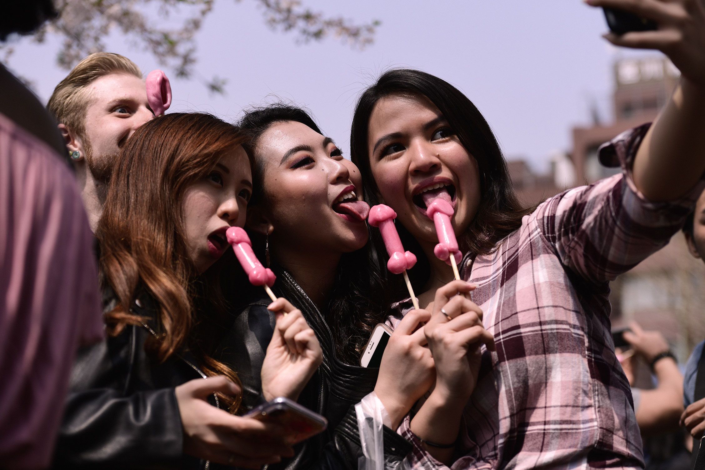 In Giappone la festa del pene ad aprile promuove il sesso sicuro