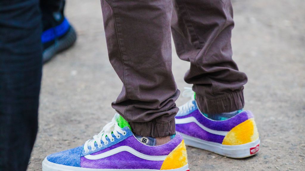 Accor Tierra Alboroto Las 10 mejores zapatillas de colores para hombre de 2022
