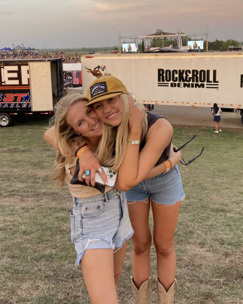 paige drummond and friend at a concert