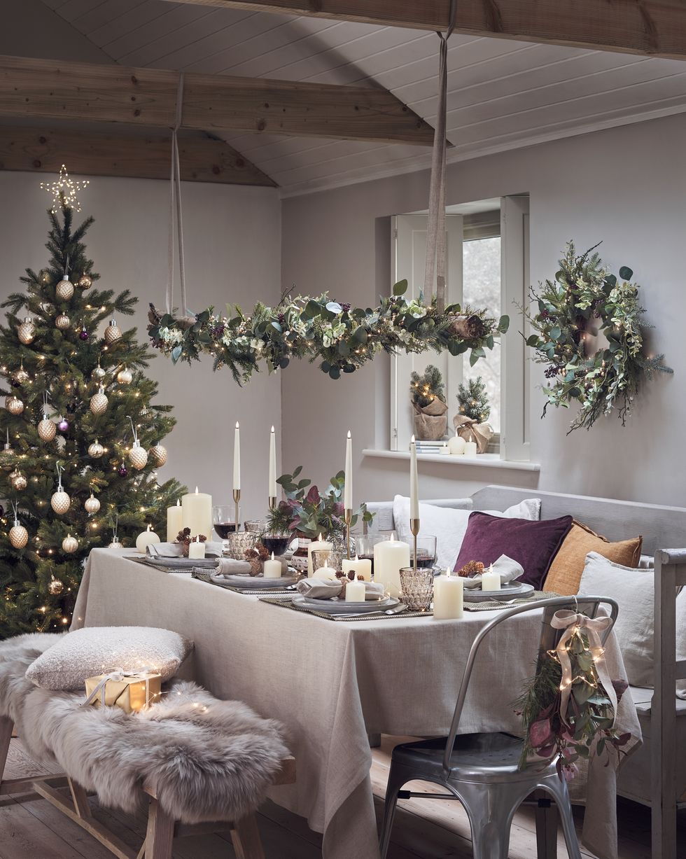 Get Inspired by 25 Scandinavian Christmas Dining Room Decor Ideas