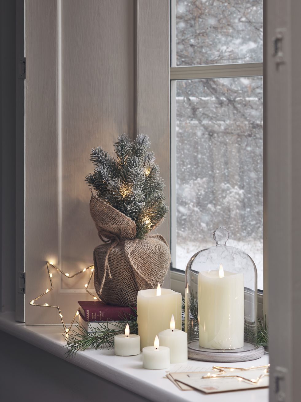 Christmas Window Painting - Retail Displays Shop Snow Windows