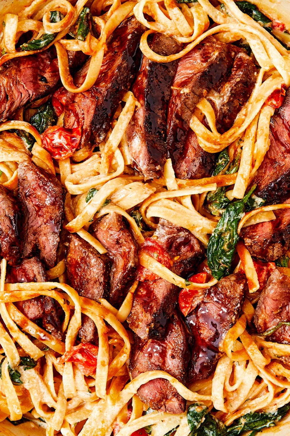 fetuccini cremoso con solomillo