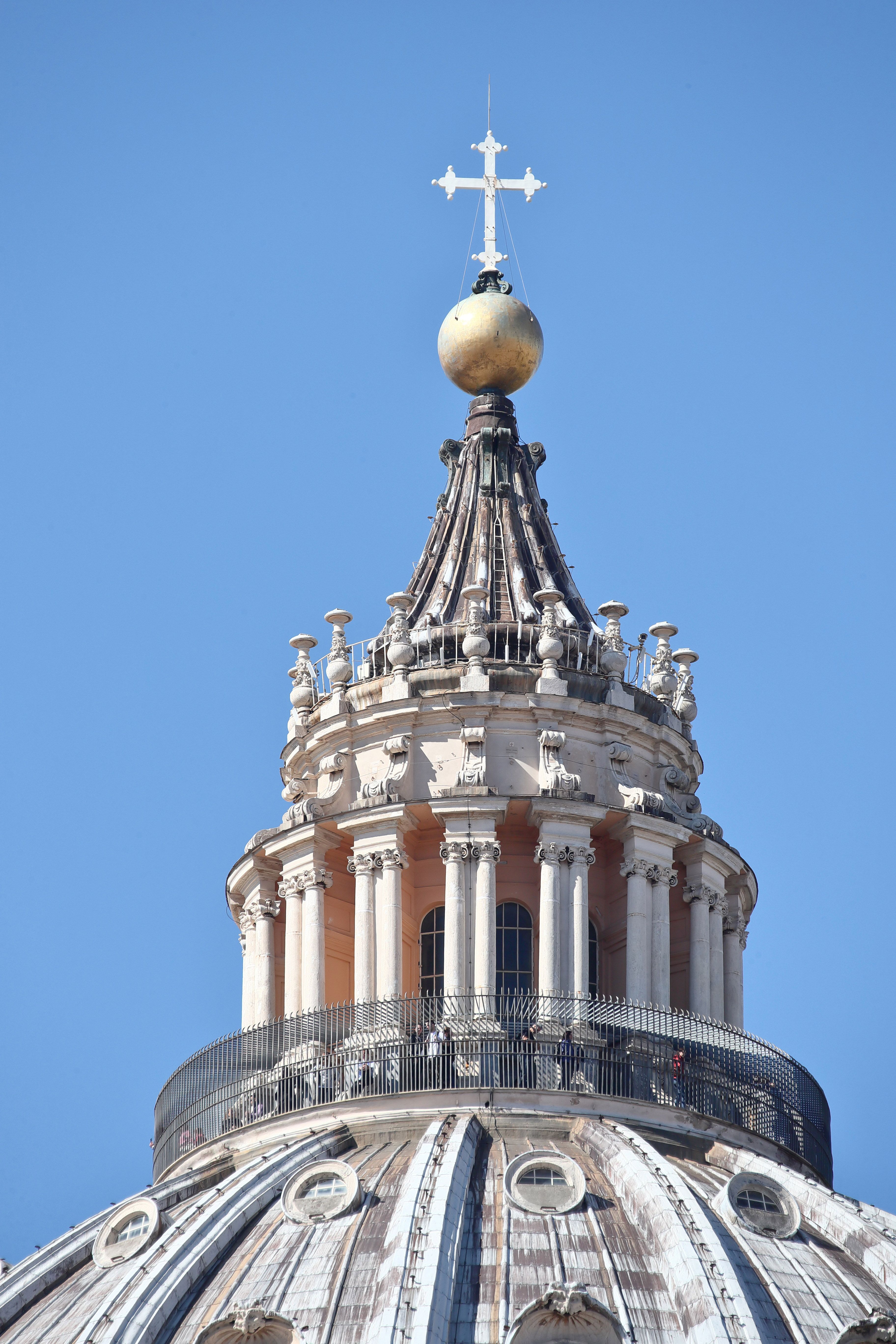 Portapillole Ovale Piccolo in Metallo Dorato Della Basilica Di San Pietro