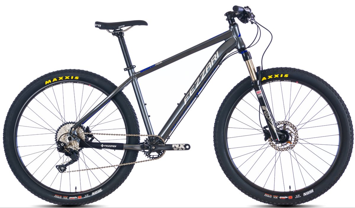 Land vehicle, Bicycle, Bicycle wheel, Bicycle frame, Bicycle part, Bicycle tire, Vehicle, Spoke, Bicycle fork, Bicycle stem, 