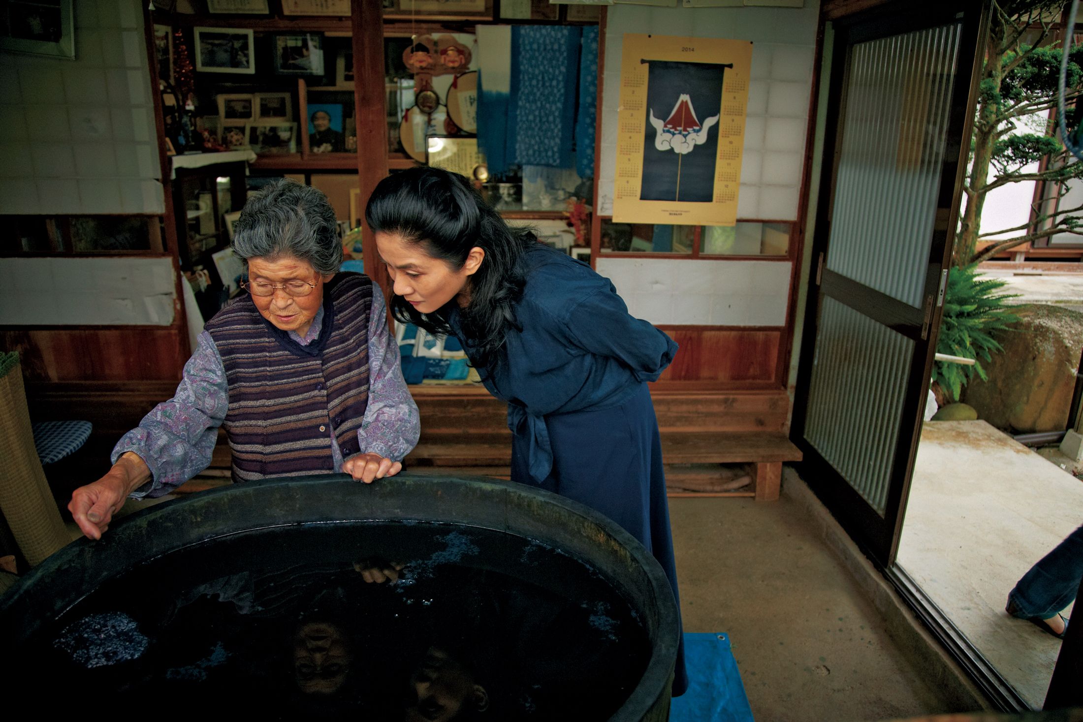 千葉まつ江さんの正藍冷染。昔のまま、自然のまま［真野響子が巡るきもの遺産32］