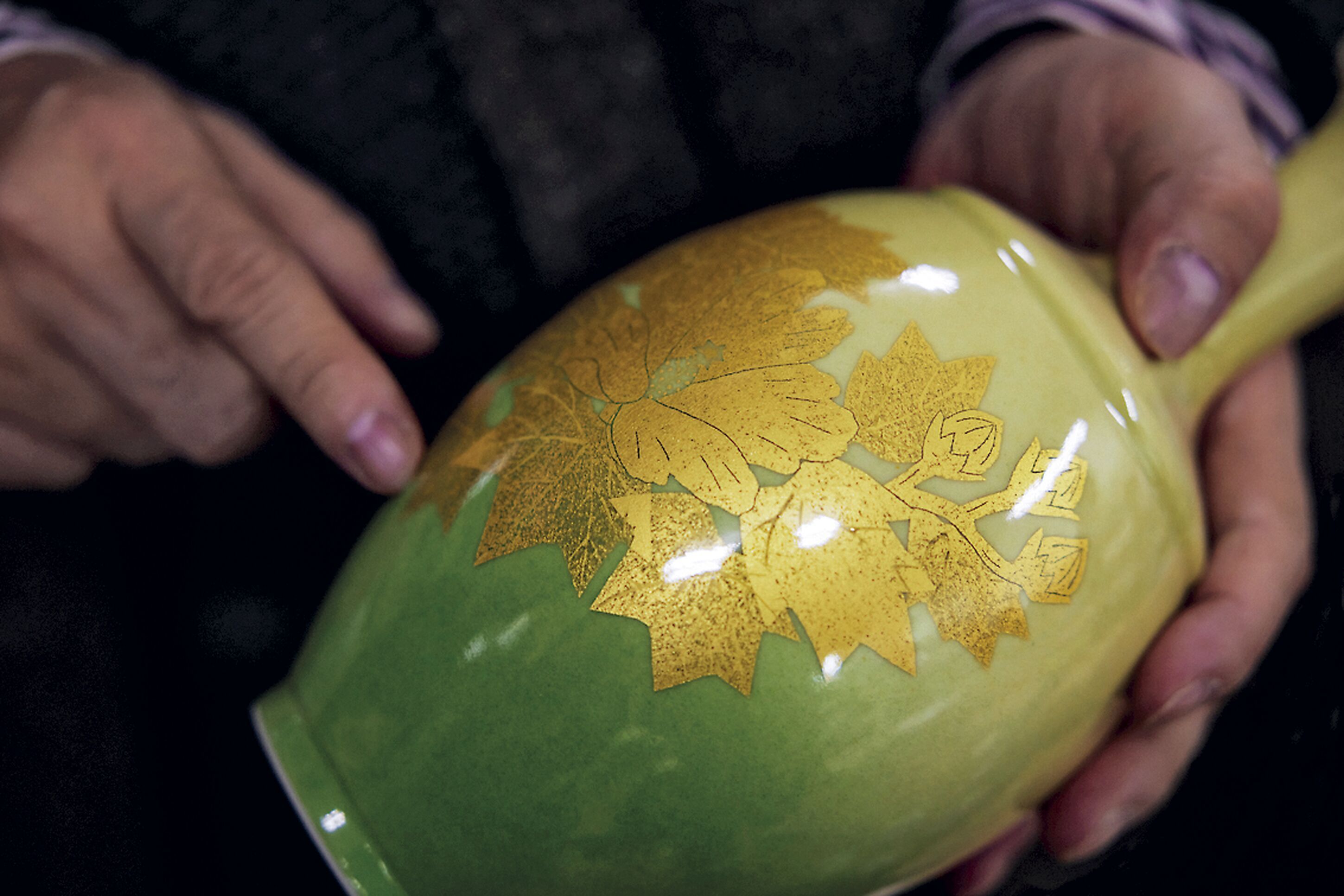 プリカジュール エナメル」と「九谷焼 錦山窯」──伝統技術を プリカジュール エナメル」と「九谷焼 錦山窯」──伝統技術を