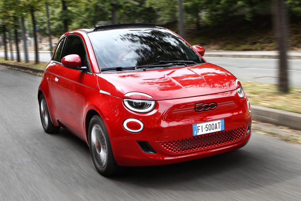 fiat 500e red