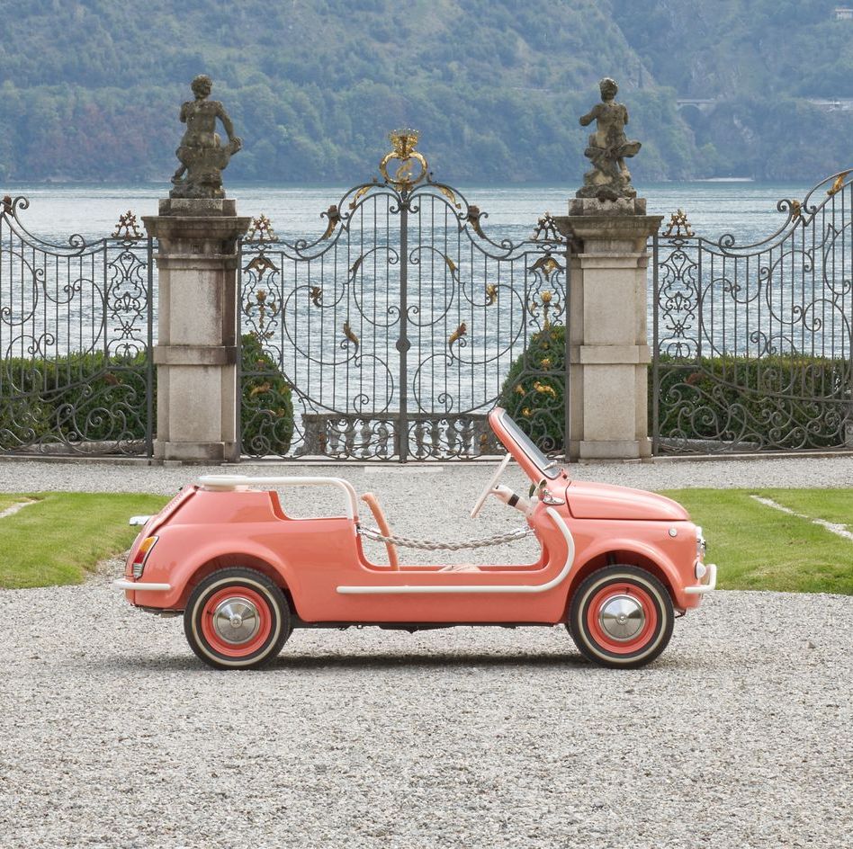 La mítica casa Bonacina diseña en ratán el Fiat 500 en clave Barbie