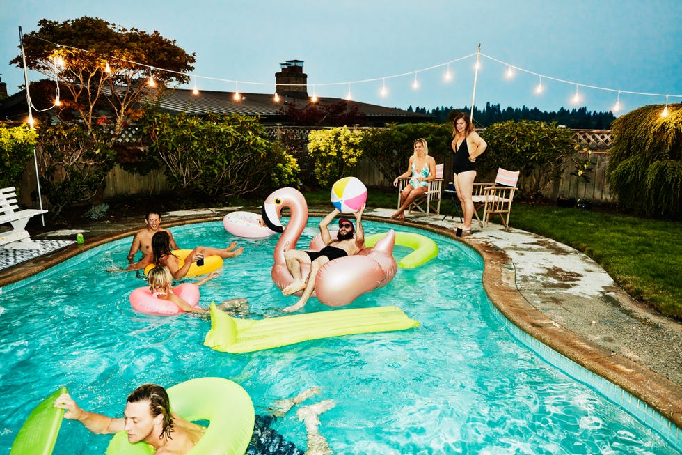 fiesta en la piscina