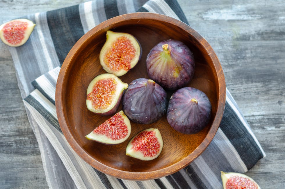 figs in a bowl
