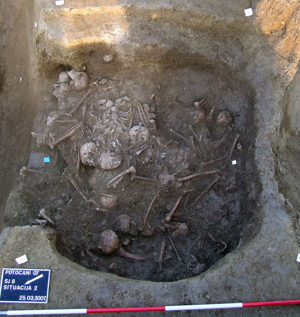 Archeologen gingen er aanvankelijk van uit dat het massagraf bij Potoani in Kroati een overblijfsel was uit de Tweede Wereldoorlog of de Balkanoorlog in de jaren negentig