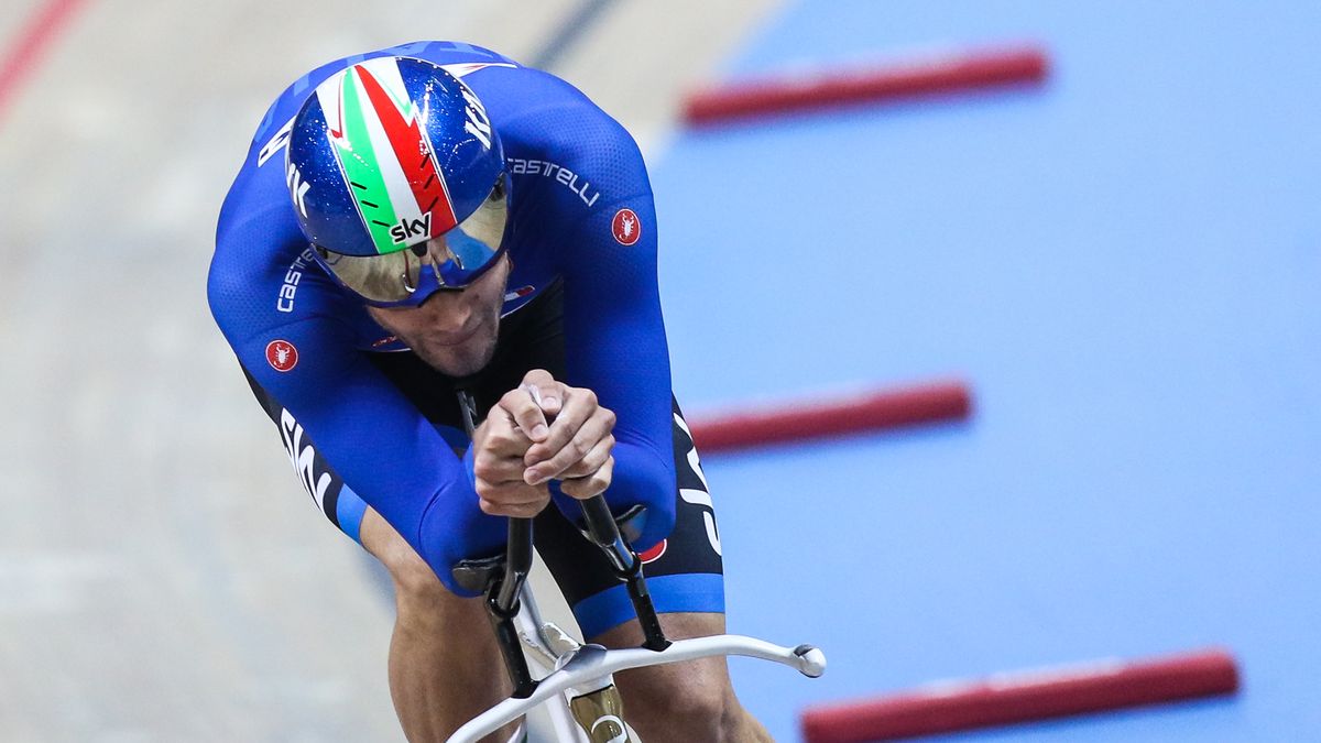 Filippo Ganna breaks the UCI Hour Record timed by Tissot 