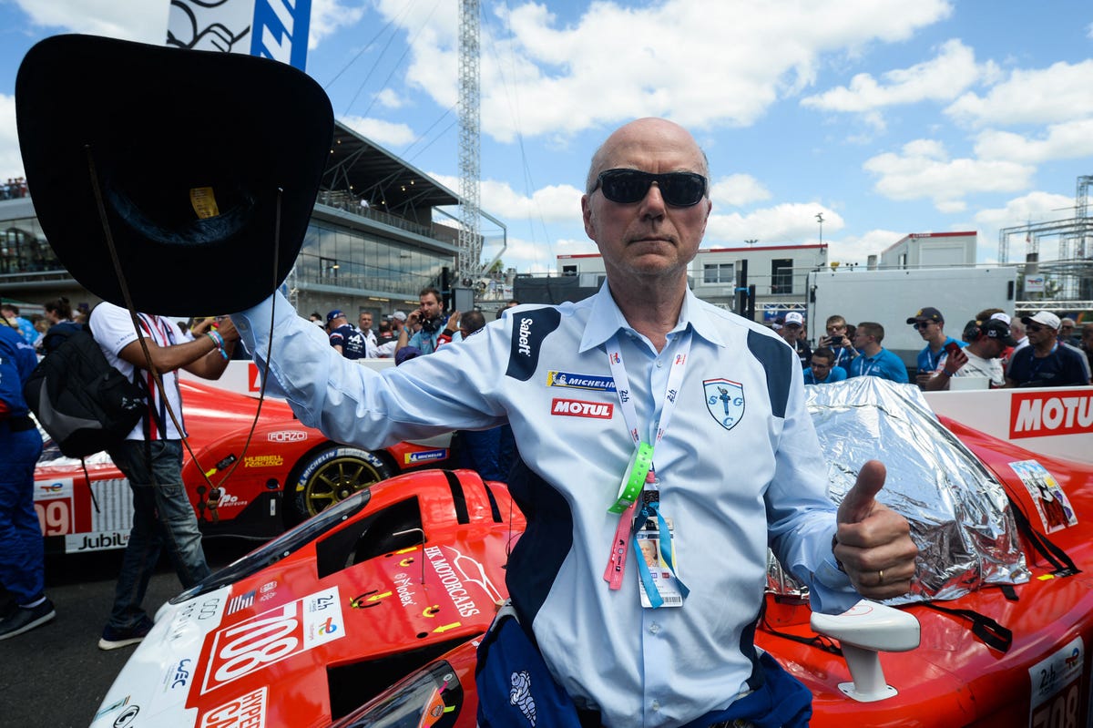 Fans welcome Garage 56 in Le Mans scrutineering