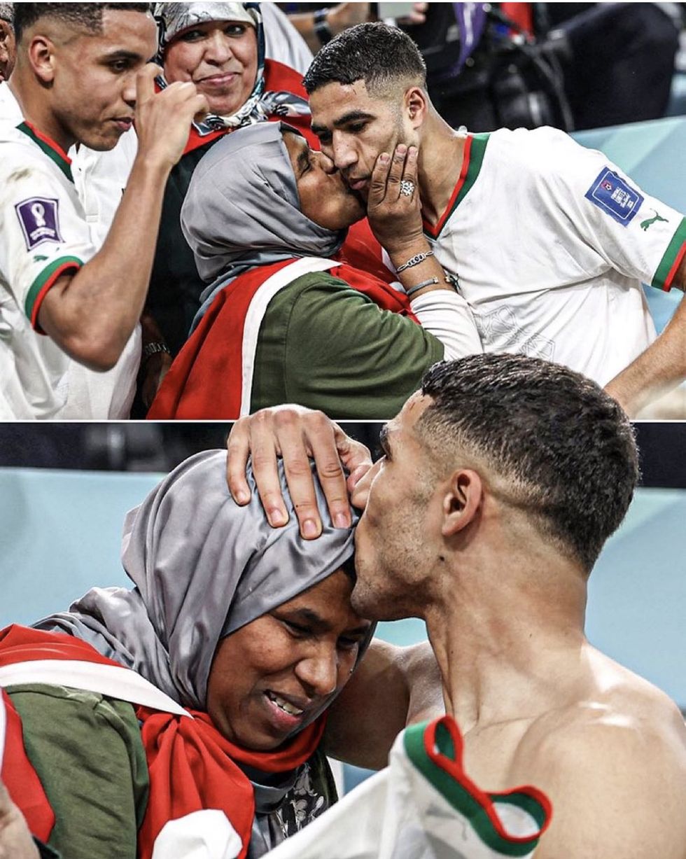 世界盃場邊小故事4  親情是最強大的魔法！阿什拉夫哈基米場邊擁吻母親