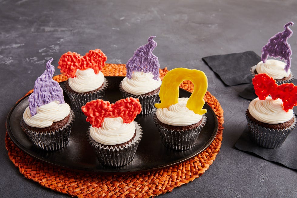 cupcake, food, buttercream, cake, icing, dessert, whipped cream, cream, cake decorating, sweetness,