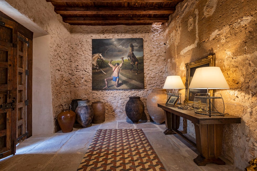 Casa de piedra con decoración antigua en Mallorca