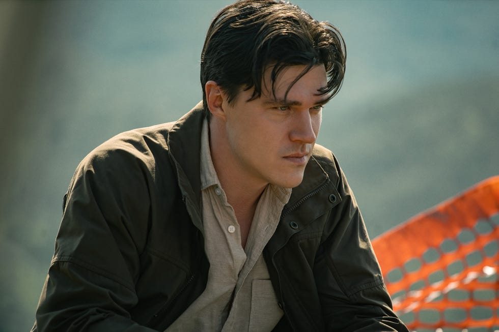 Finn Wittrock, don't move