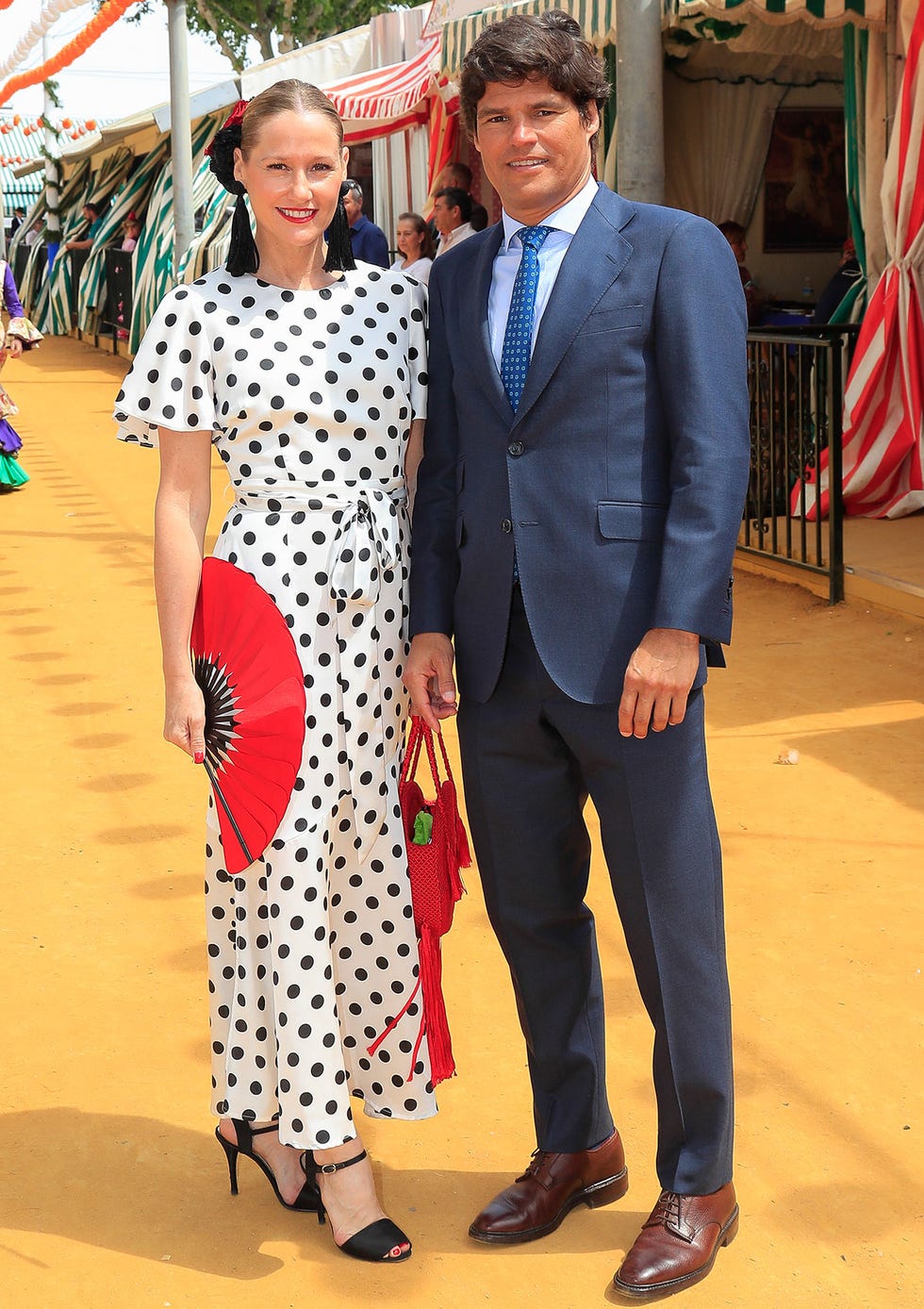 Anabel Pantoja, Arantxa de Benito, Cecilia Gómez y Raquel Revuelta son algunas de las famosas que se han dejado ver por el real de la Feria de Abril de Sevilla.