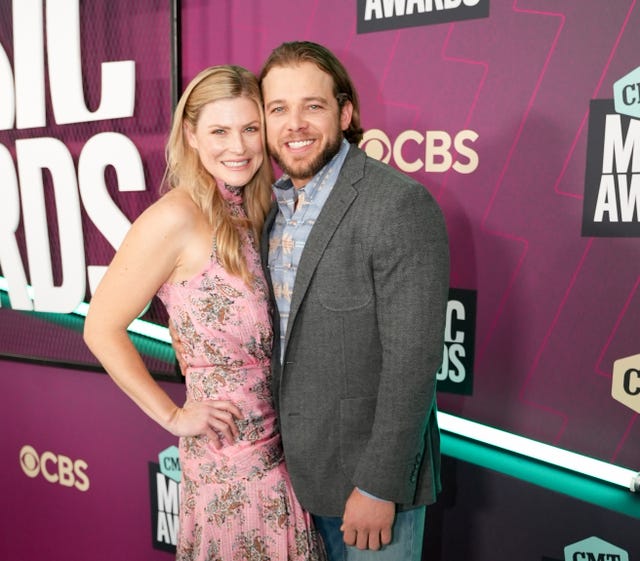 fire country cast max thieriot wife lexi murphy marriage kids