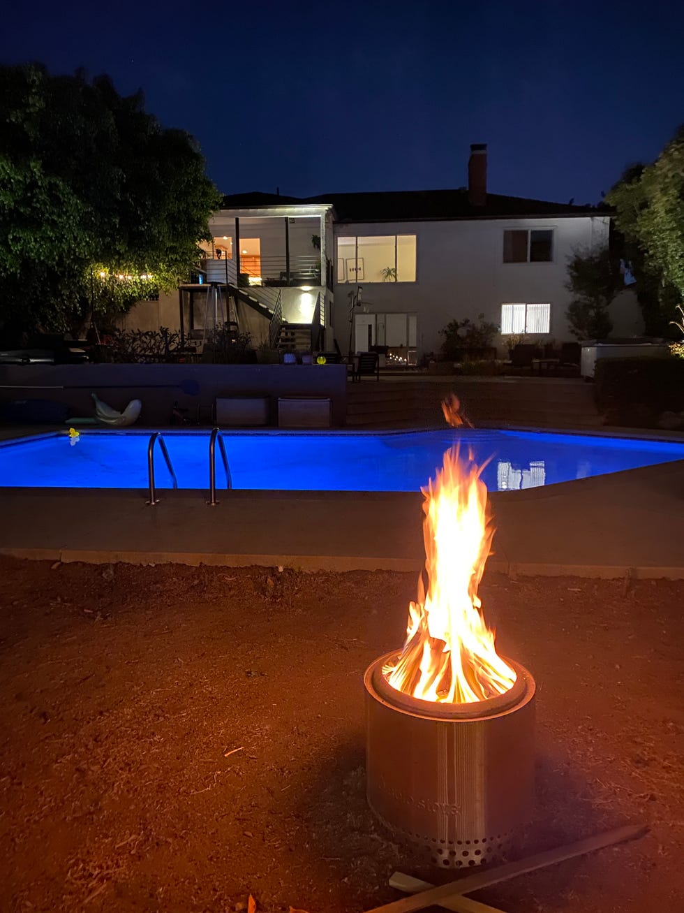 smokeless fire pit