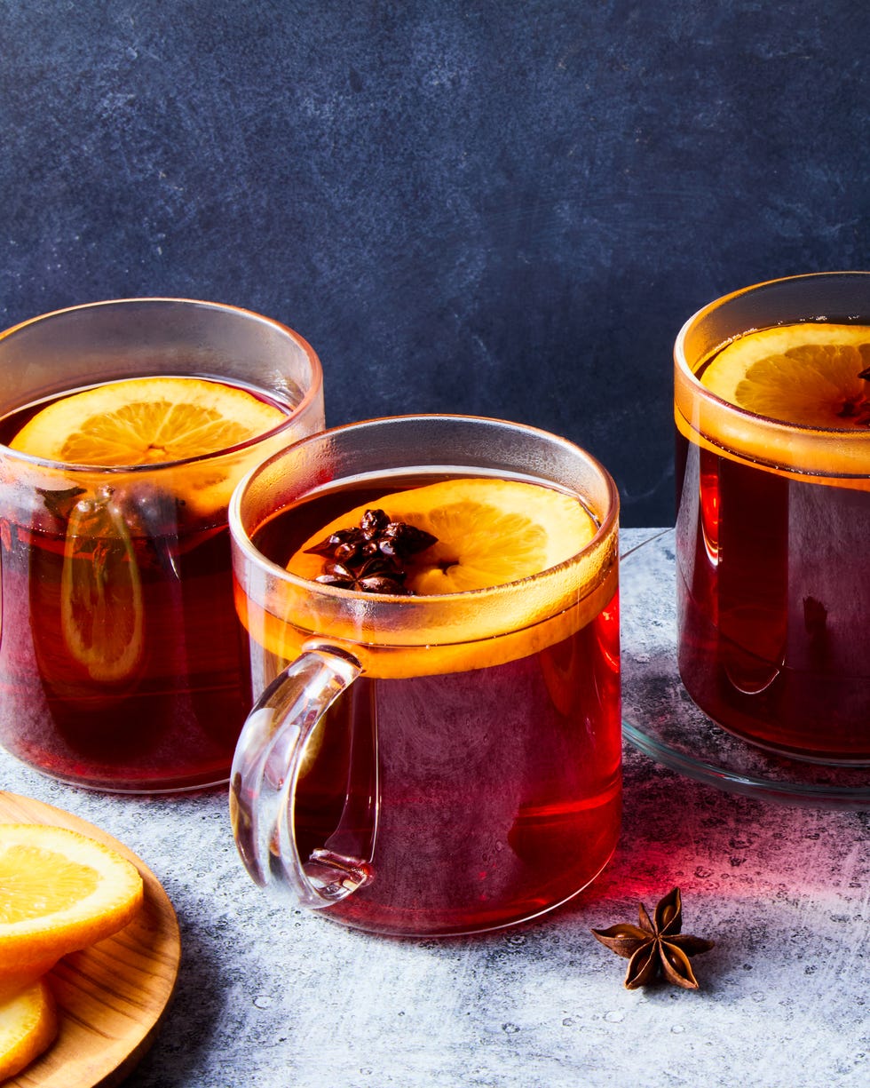 negroni in a mug with an orange slice