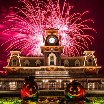 Fireworks, Landmark, Event, Fête, Architecture, Night, Recreation, New year's eve, Holiday, New year, 