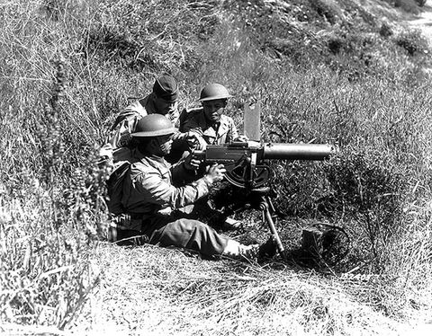 Soldiers of the First Filipino Regiment training on a machine gun in 1943.