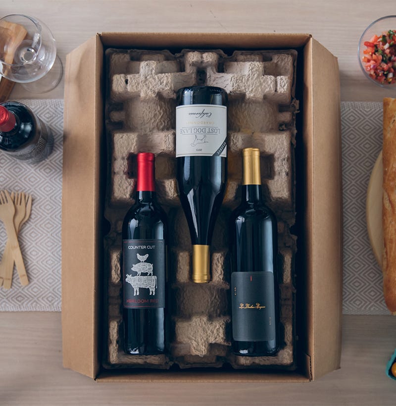 Bottle, Wine bottle, Liqueur, Drink, Wine, Alcoholic beverage, Alcohol, Glass bottle, Distilled beverage, Bottle stopper & saver, 