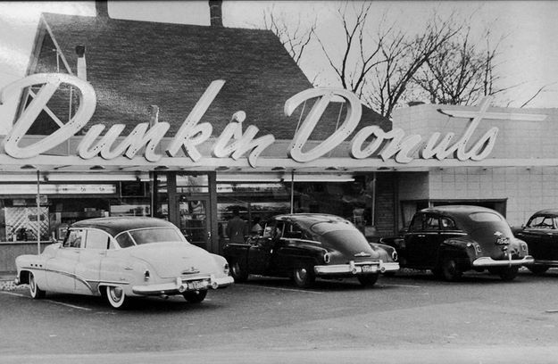 40 Pictures Of Dunkin' Donuts' Evolution