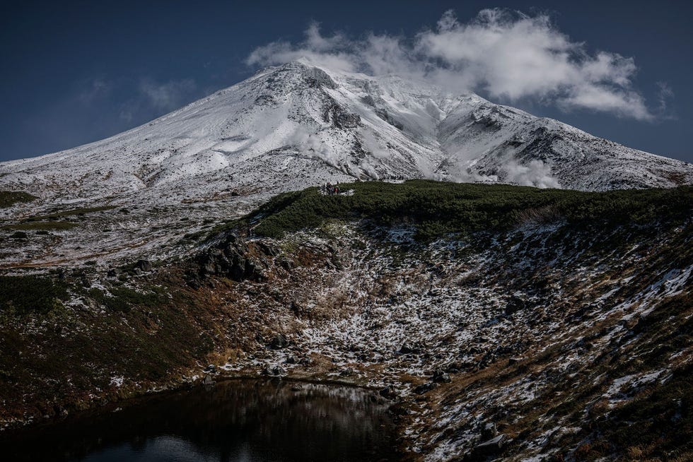 In het bergachtige Nationale Park Daisetsuzan vinden bezoekers zeldzame diersoorten natuurlijke warme bronnen en een keur aan bergwandelroutes