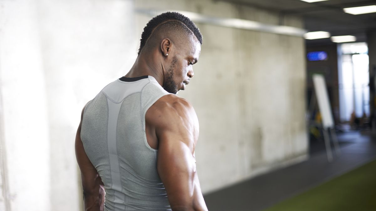An Upper-Body Workout at Home to Smoke Your Back and Shoulders