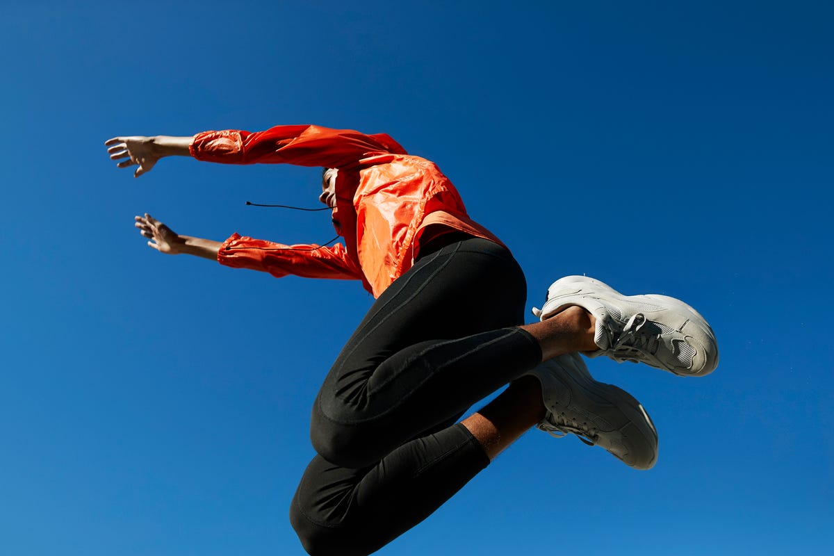 Cómo hacer salto de longitud y desarrollar fuerza en tus piernas