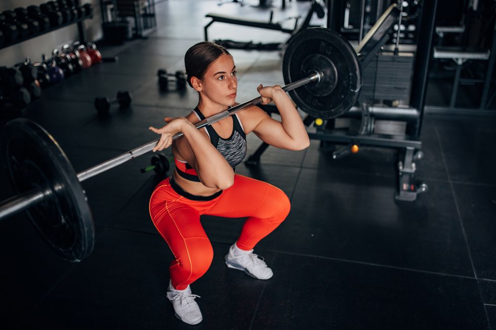 fit woman training with weights