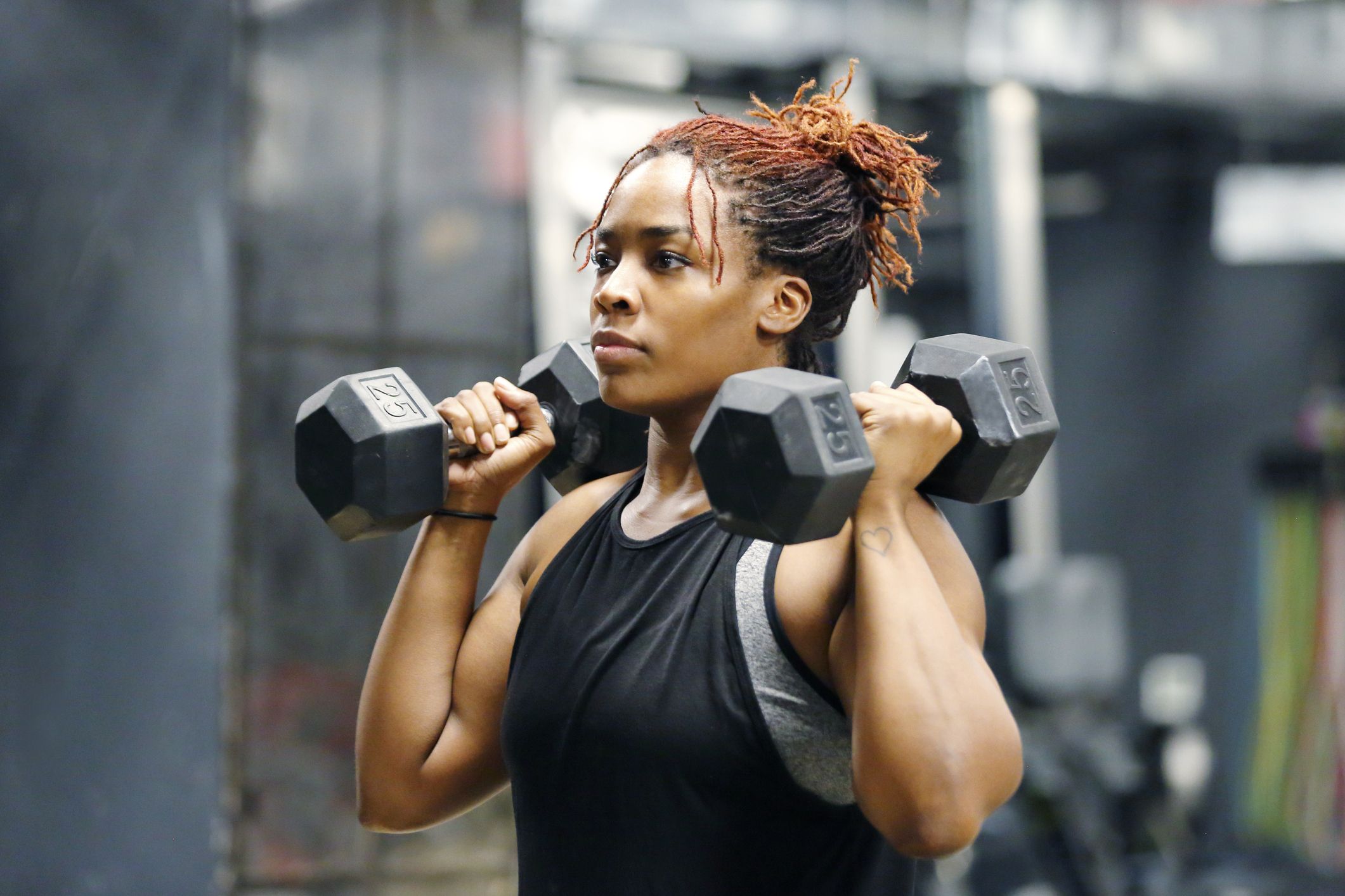 https://hips.hearstapps.com/hmg-prod/images/fit-young-african-american-woman-working-out-with-royalty-free-image-1659701314.jpg