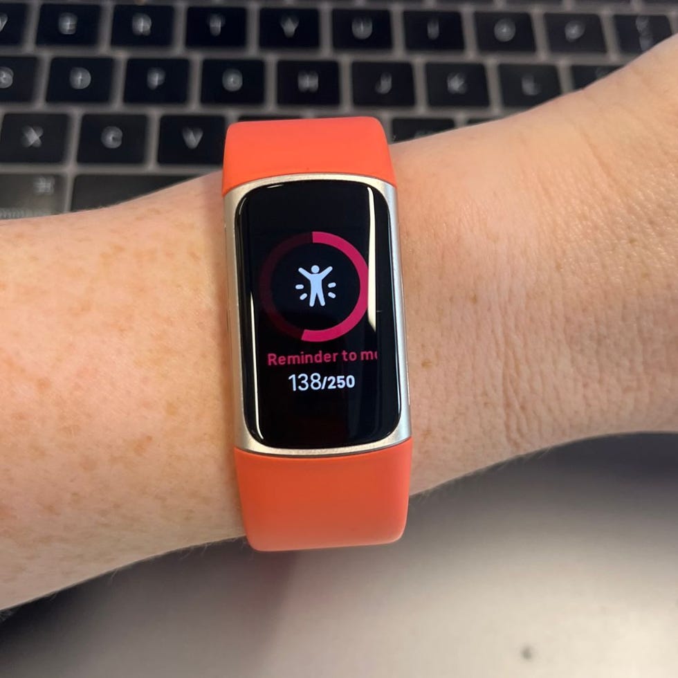 fitness tracker displaying reminder and activity progress