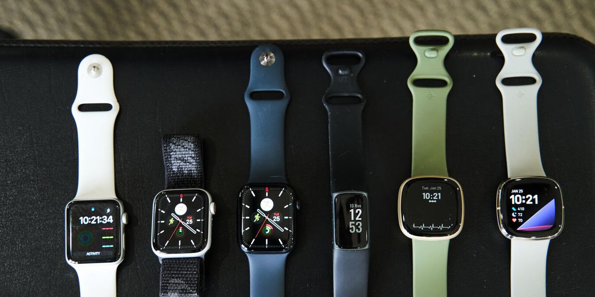 Overdreven Betjening mulig Peck Fitbit Vs. Apple Watch | Best Smartwatches 2022