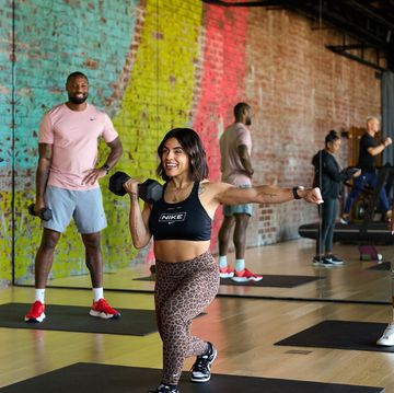 Ashley Graham Shows Off Her Curves in Snakeskin Yoga Pants and White Crop  Top After Intense Workout! - PopPursuits