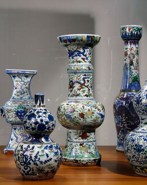 five porcelain vessels