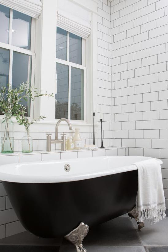 20 Dreamy 'Fixer Upper' Bathrooms - Best Joanna Gaines Bathroom Designs