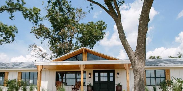 Do Homeowners Keep the Furniture in 'Fixer Upper'? - PureWow
